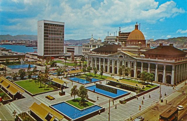 1966 Statue Square - shelter seats, fountains, and Sir Thomas Jackson