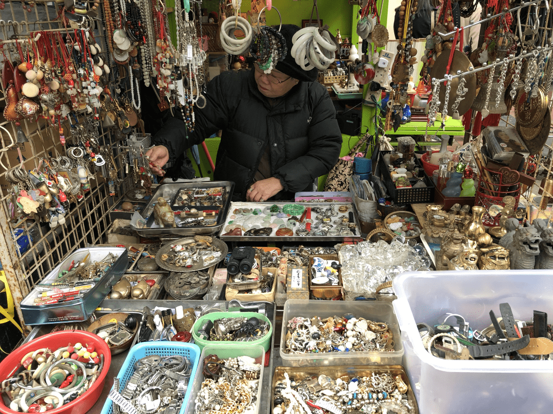 A Treasure Hunt for Your Souvenir