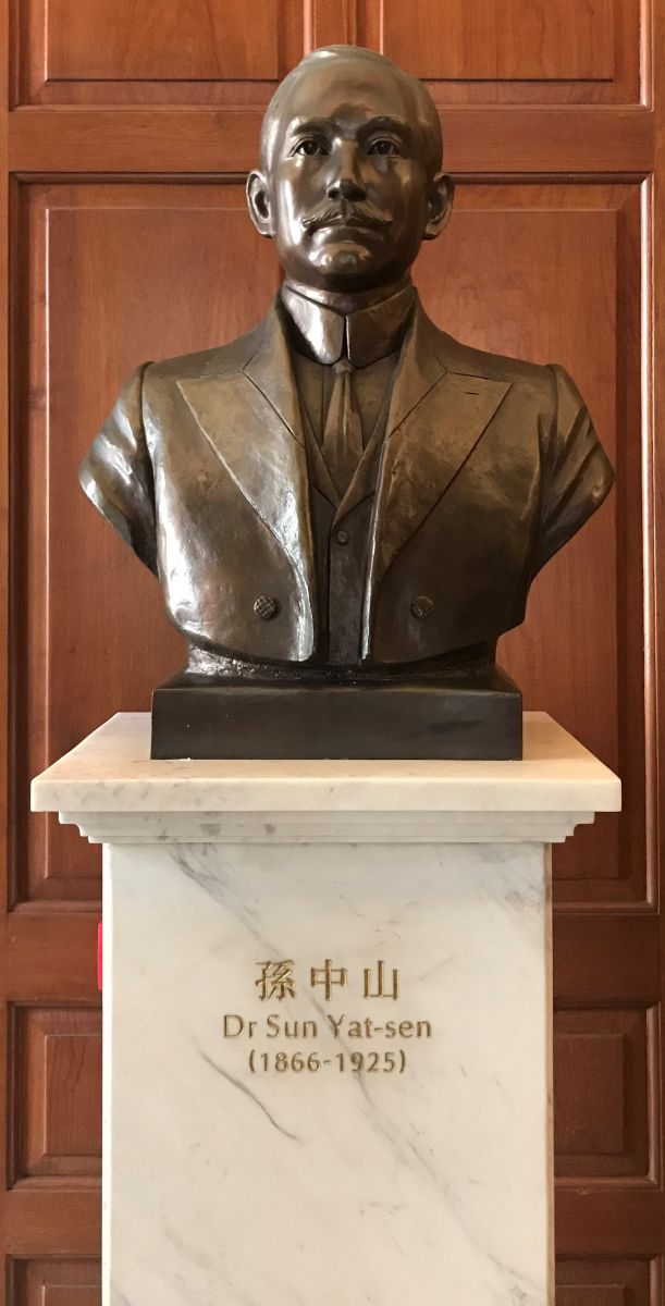Statue of Dr Sun Yat Sun at the entrance