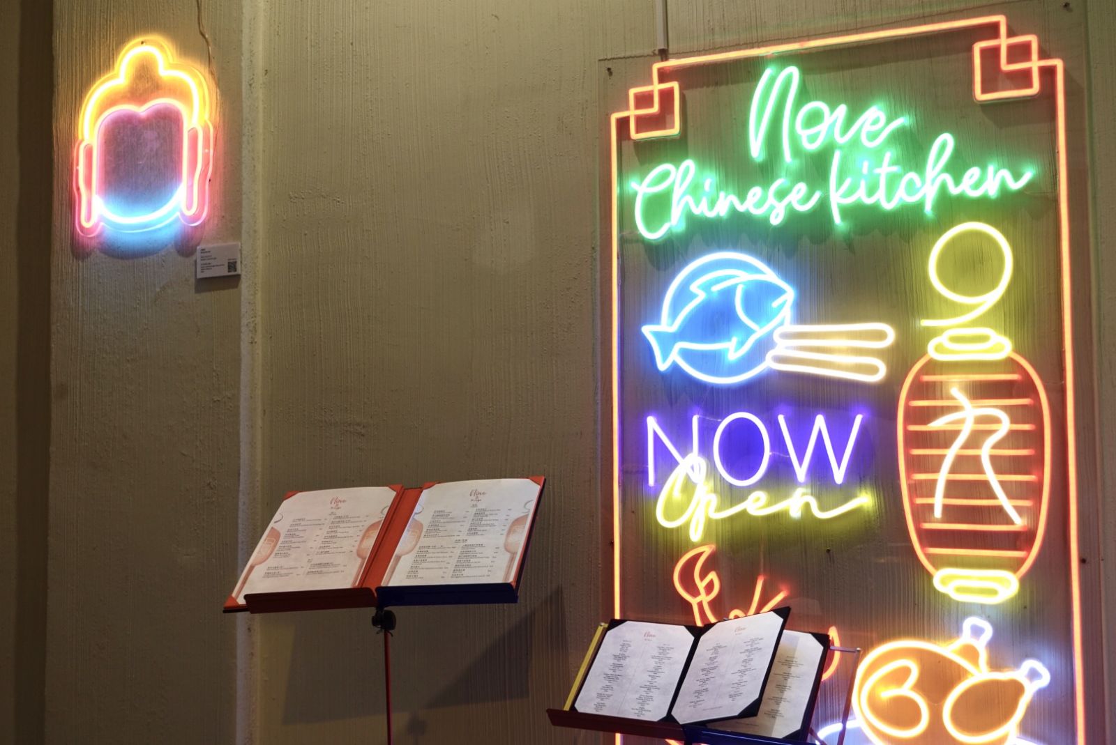 Neon Light Signs With Hong Kong Iconic Elements