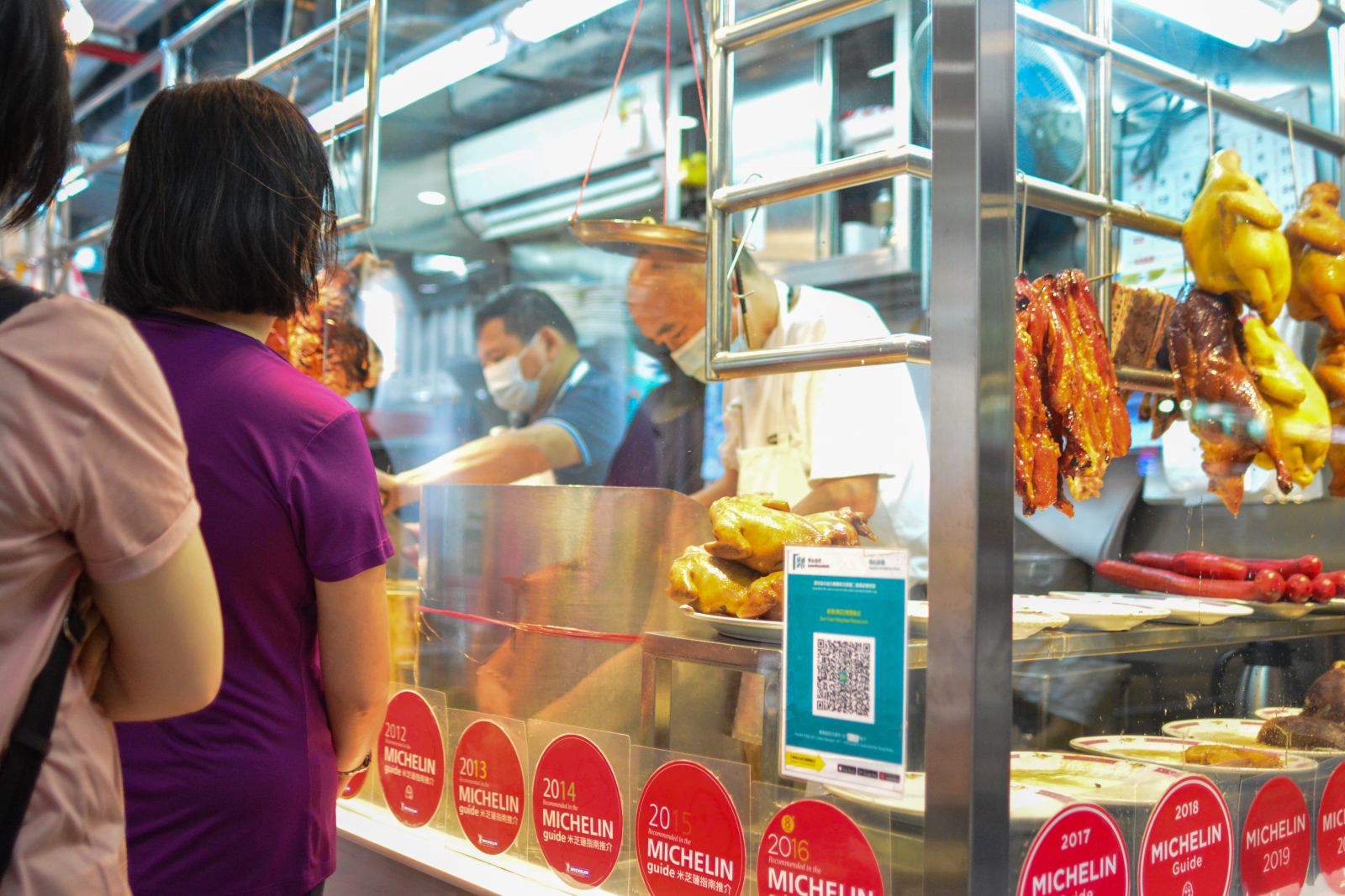 You cannot missed this store with the number of Michelin stickers and roasted meat