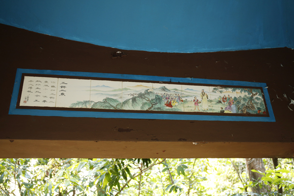 Chinese decorations infused with Christian elements 