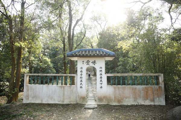 It can be hard to guess what this place actually is about, but it indeed captures the East meets West nature of Hong Kong at its best. 