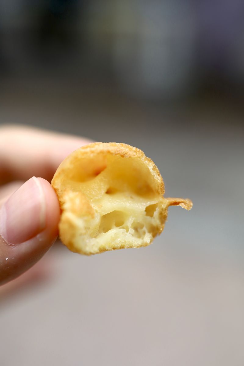 Shaped like an egg and gives out a rich aroma of cake flavour