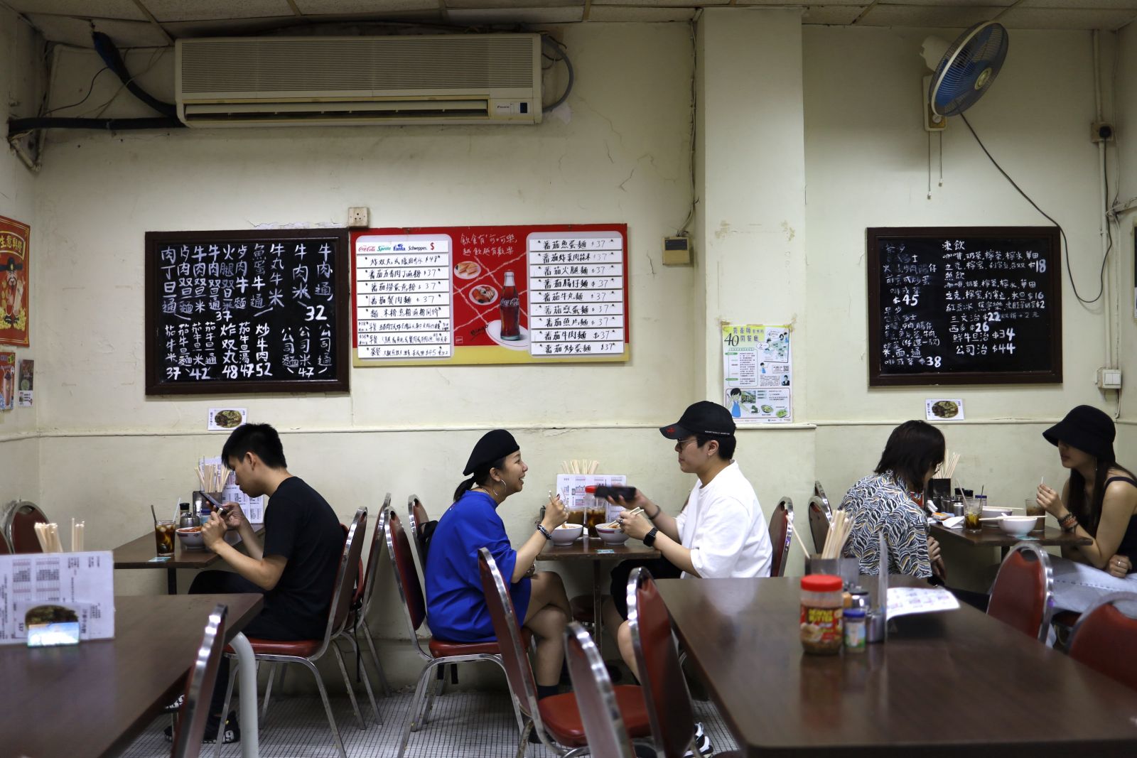 With the simple and old setting of the restaurant 