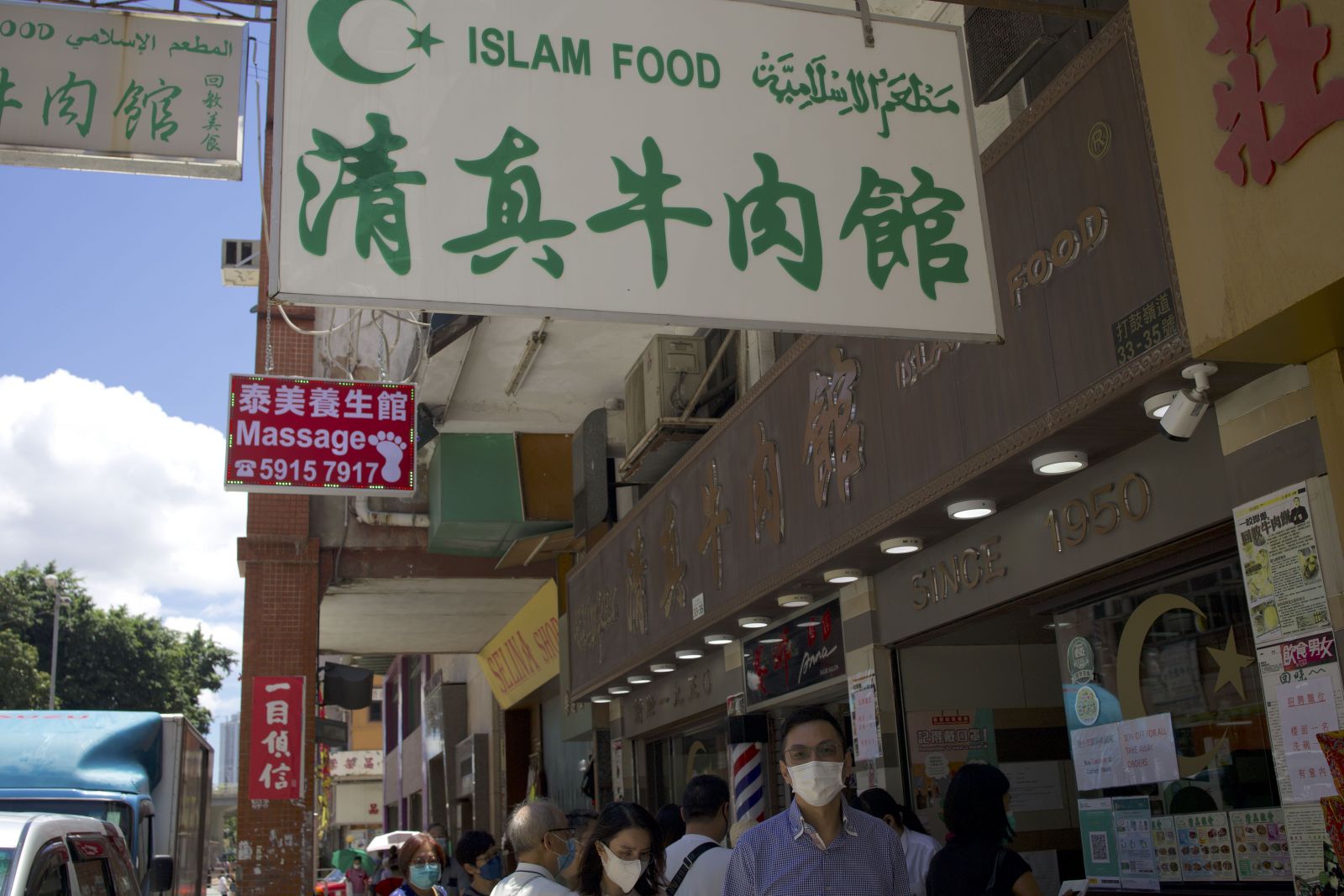 You may see the sign of the restaurant easily. 