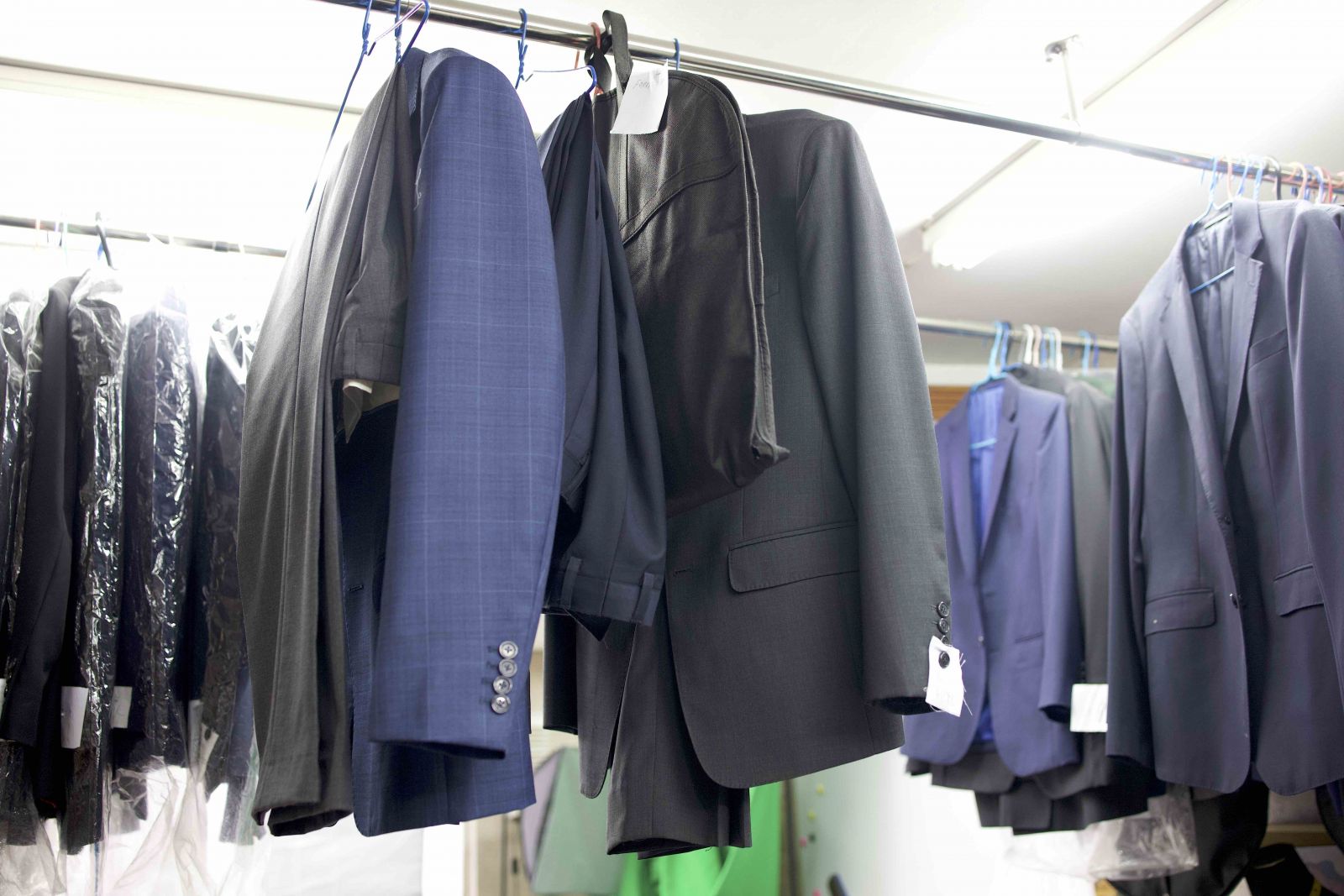 Some customers even said "Mr. Larry, a man with magical hands"