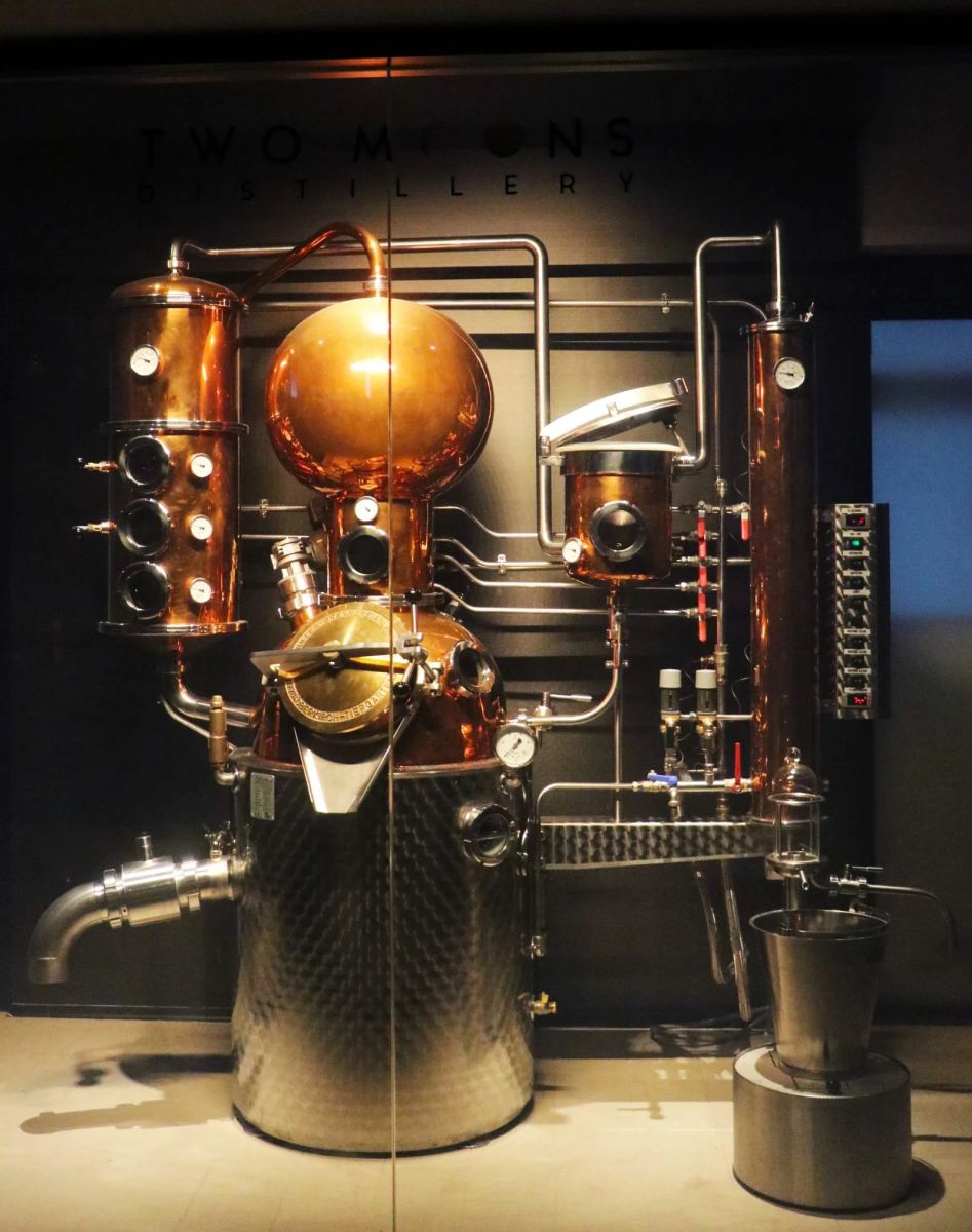 Customized copper still, "Luna"