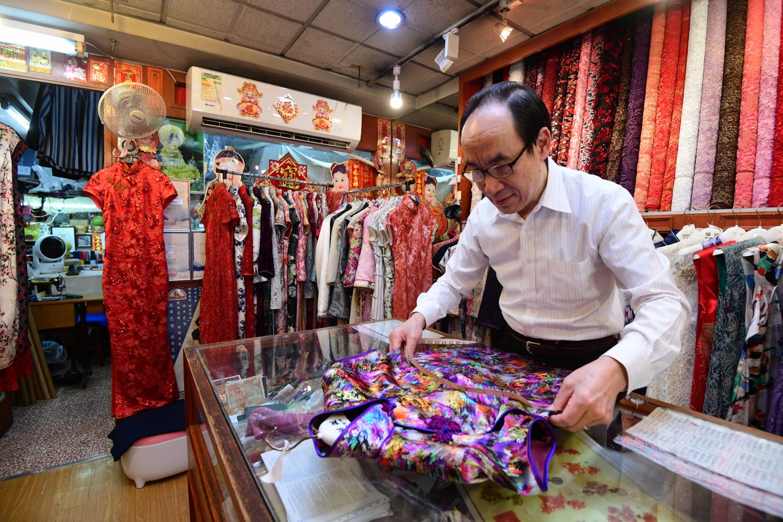 Mr. Kan, now in is his late 70s, works tirelessly on every order