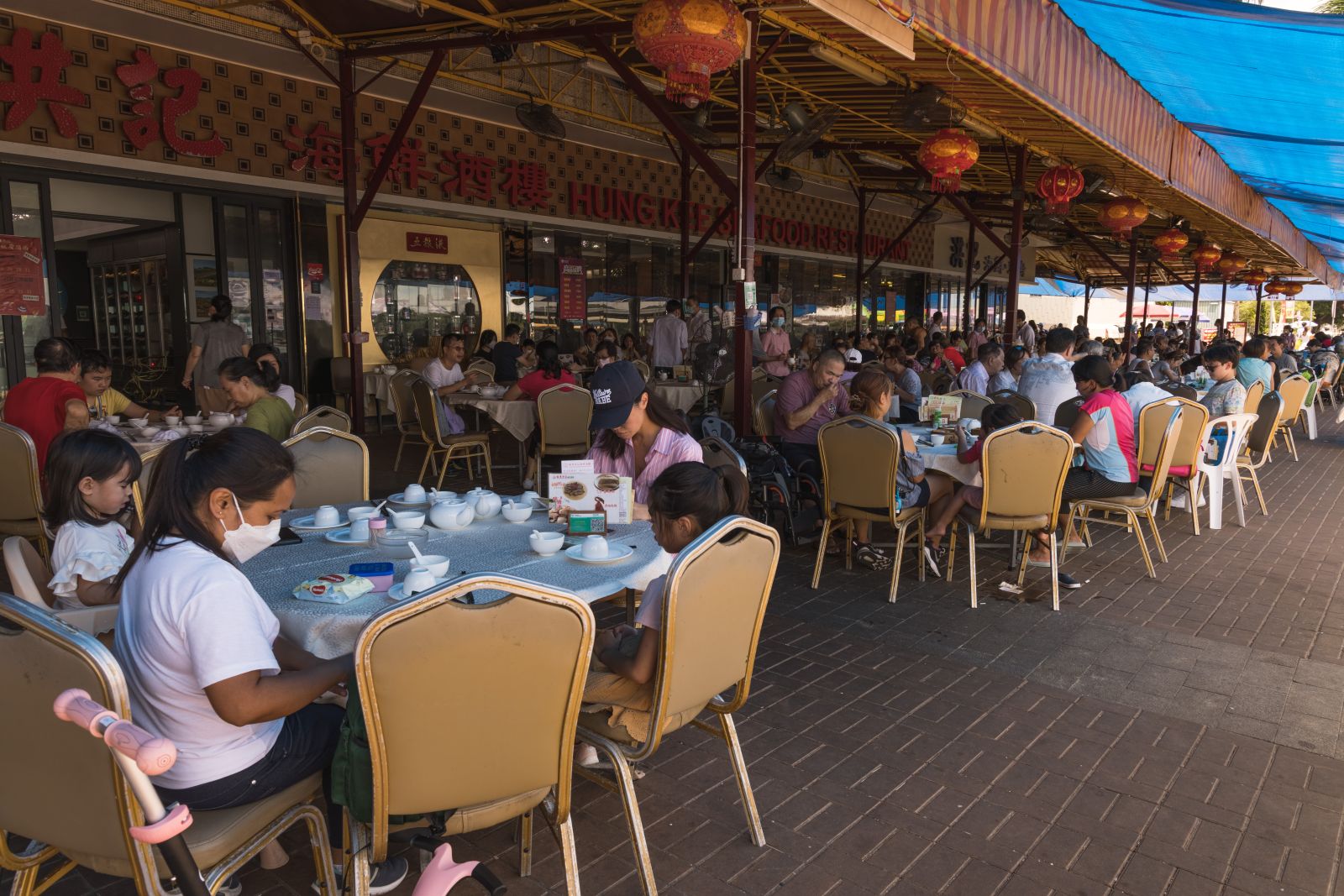 Seafood restaurants facing the ocean