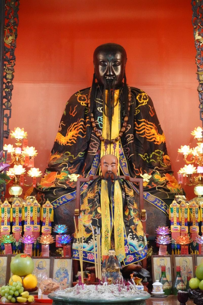 Pak Tai and other deities are enshrined in the rear hall