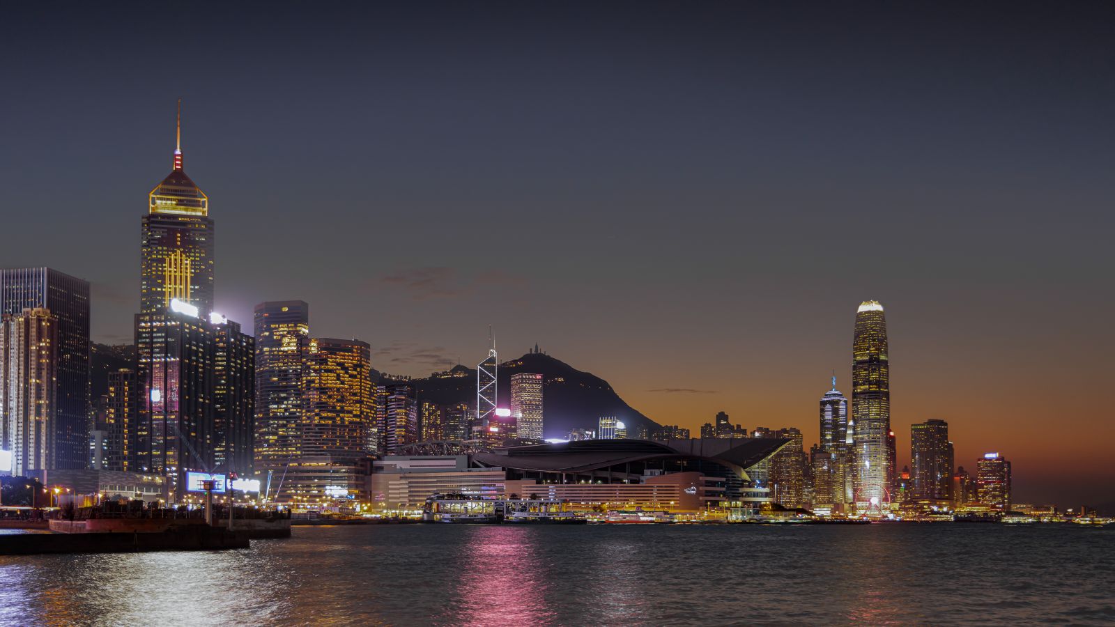 Canon EOS R5 with RF 24-105 F4L, F4 1/2s ISO1000 37mm Aperture Priority(Av)