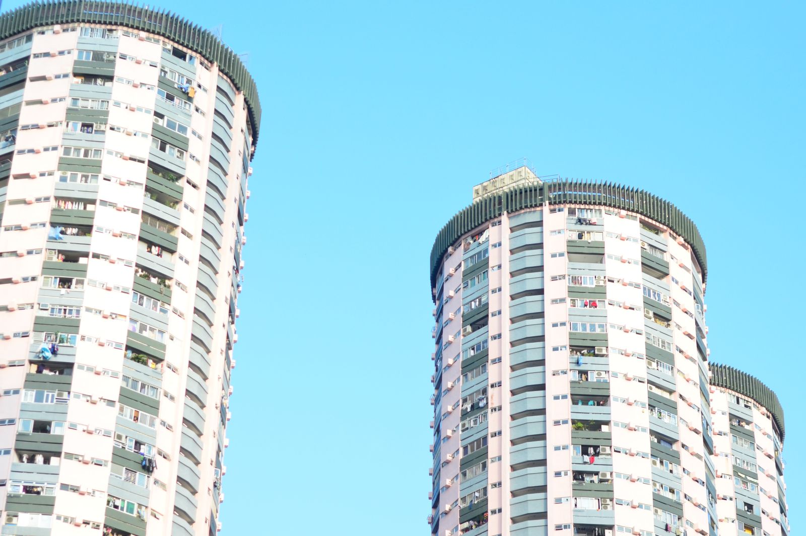 Lai Tak Estate is one of the few public housing estates that boasts mesmerizing views of Victoria Harbour. 