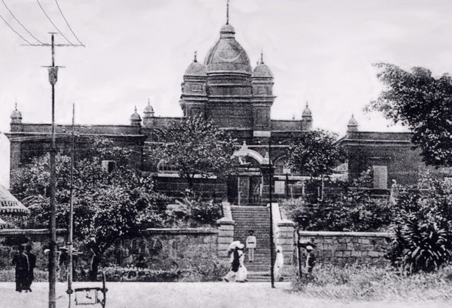 An old photo of the Kowloon Mosque in 1910s